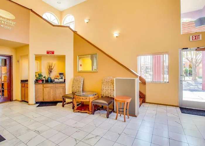 Econo Lodge Inn&Suites