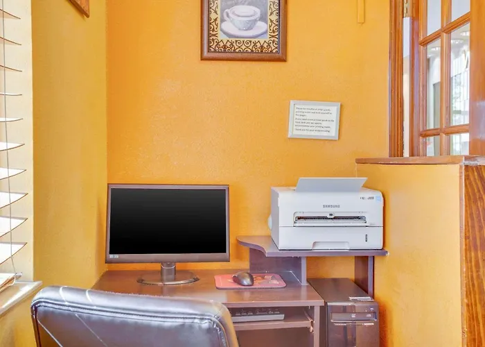 Econo Lodge Inn&Suites