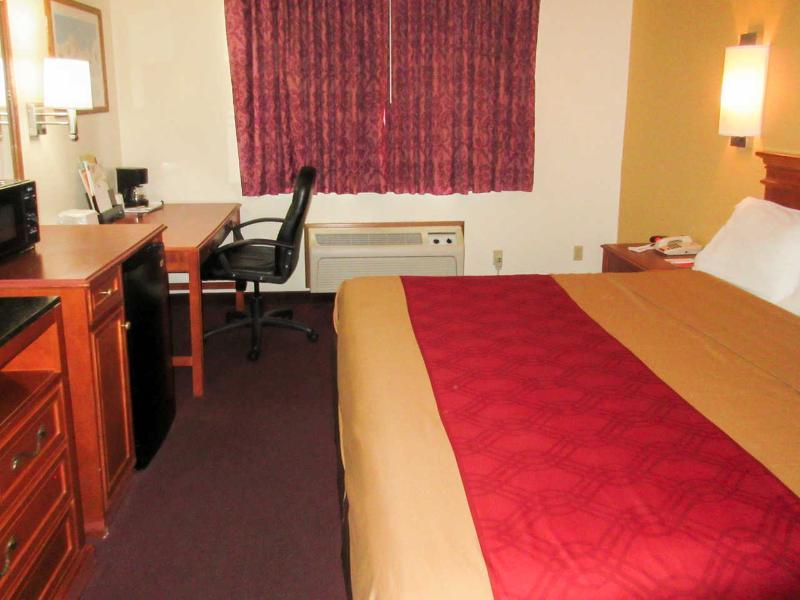 Econo Inn&suites Hotel 2*