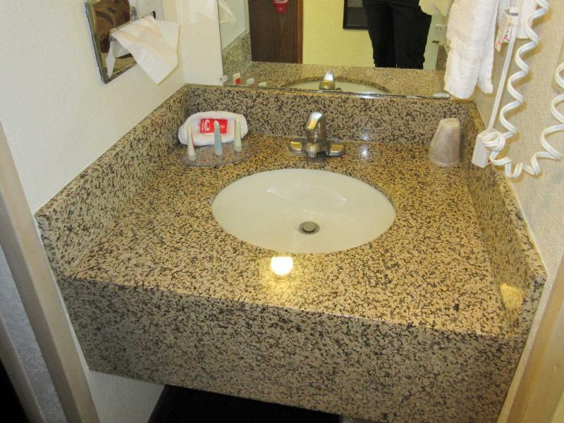Econo Inn&suites