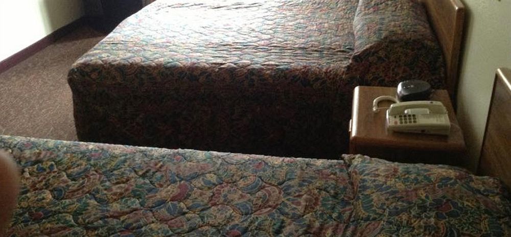 Econo Inn&suites Hotel 2*
